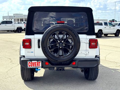 Used 2024 Jeep Wrangler Unlimited Sahara image 8