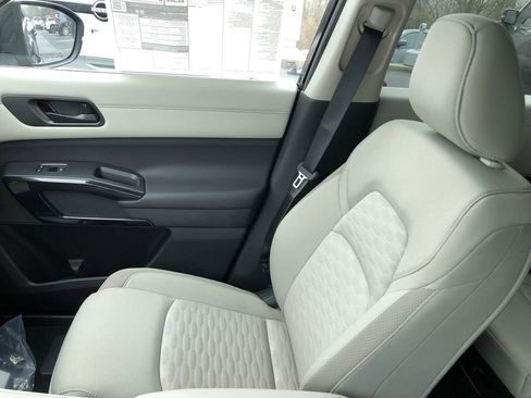 New 2025 Nissan Pathfinder SV image 32