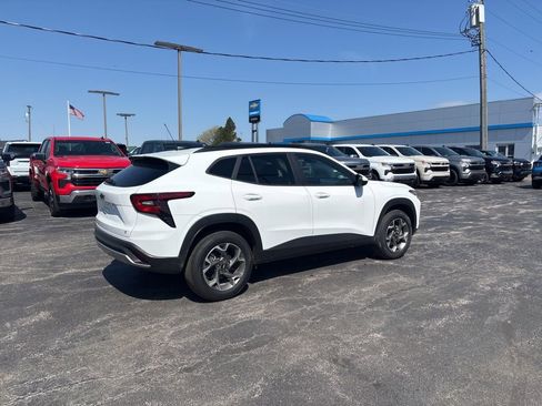 New 2026 Chevrolet Trax LT w/ Driver Confidence Package FWD image 4