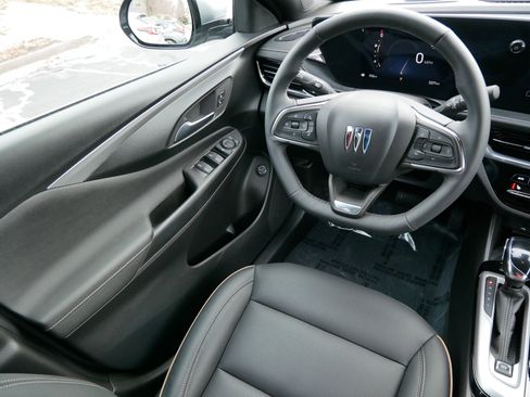 Used 2025 Buick Envista Avenir image 9