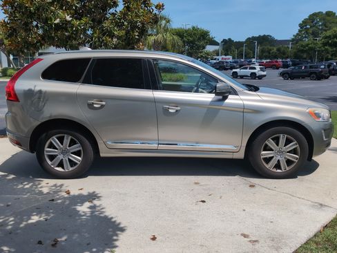 Used 2016 Volvo XC60 T6 AWD/4WD image 11