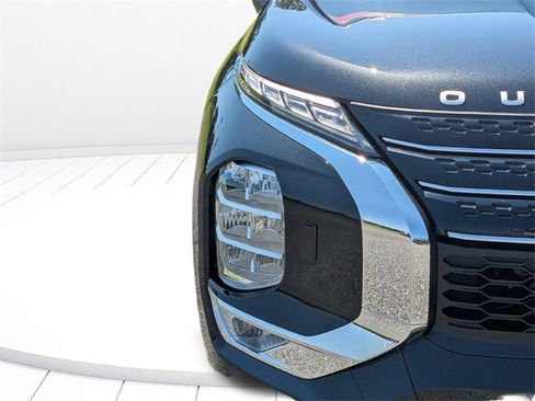 New 2025 Mitsubishi Outlander SEL image 9