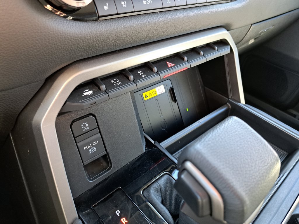 Used 2024 Toyota Tundra Limited AWD/4WD image 19