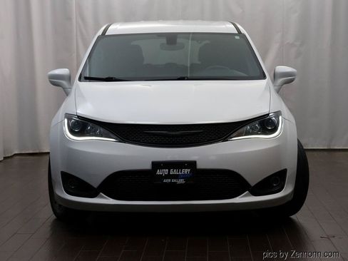 Used 2020 Chrysler Pacifica Touring w/ S Appearance Package FWD image 5