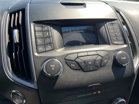 Used 2019 Ford Edge SE FWD image 9