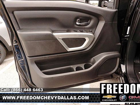 Used 2024 Nissan Titan SV w/ SV Convenience Package image 33