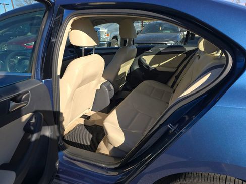 Used 2016 Volkswagen Jetta SE image 12