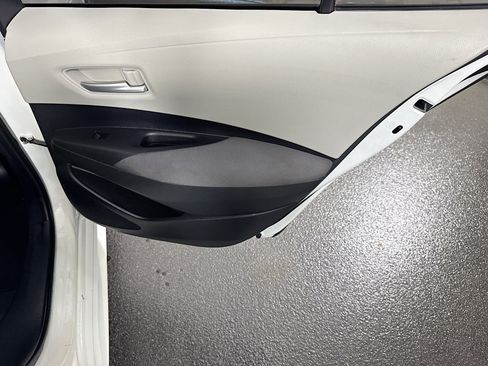Used 2021 Toyota Corolla L FWD image 27