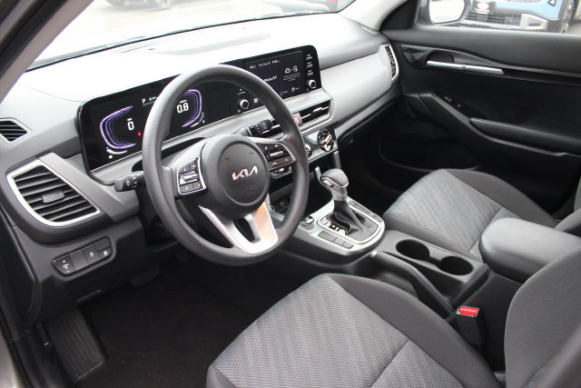 Used 2025 Kia Seltos LX AWD/4WD image 3