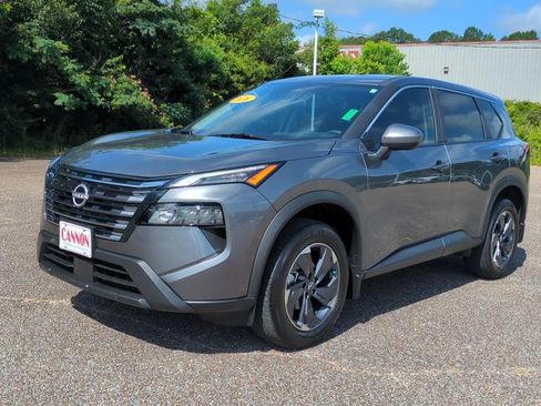 Used 2026 Nissan Rogue SV FWD image 1