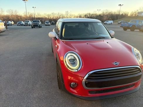 Used 2021 MINI Cooper 4-Door Hardtop w/ Storage Package image 8