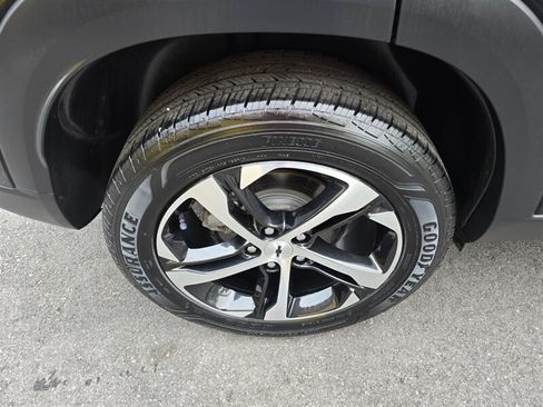 Used 2024 Chevrolet Trax RS w/ Driver Confidence Package FWD image 24