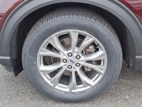 Used 2022 Ford Explorer XLT w/ Equipment Group 202A image 9