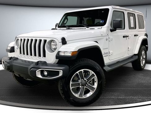 Used 2018 Jeep Wrangler Unlimited Sahara w/ Dual Top Group AWD/4WD image 3