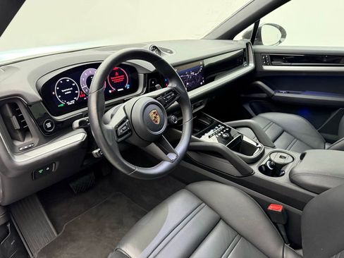 Used 2024 Porsche Cayenne Coupe image 4