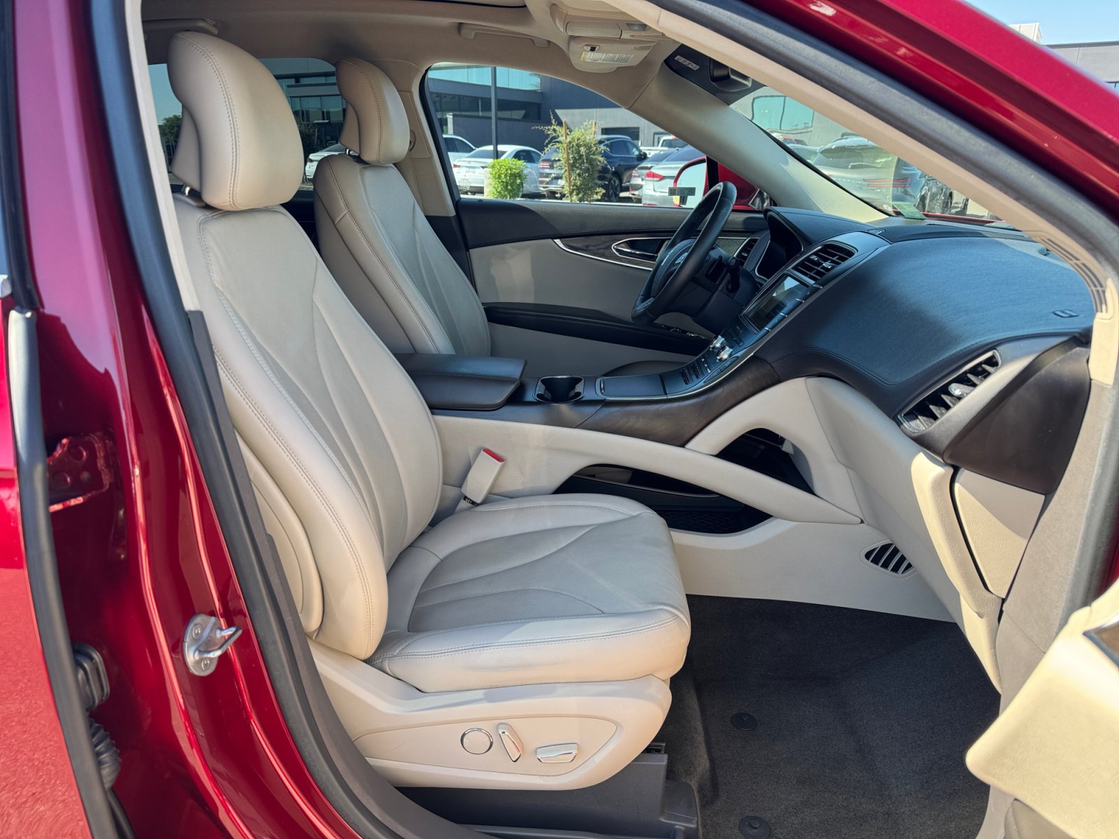 Used 2018 Lincoln MKX Reserve FWD image 19