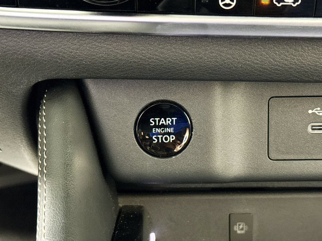 Used 2024 Nissan Rogue Platinum FWD image 17