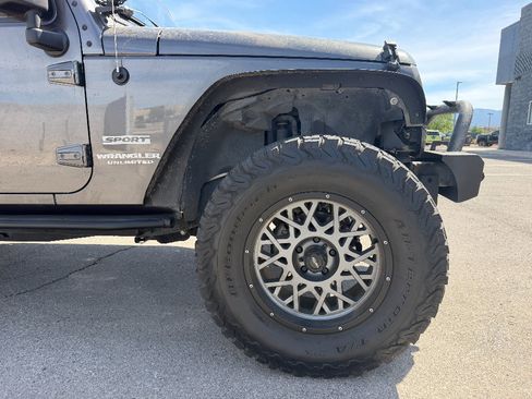 Used 2017 Jeep Wrangler Unlimited Sport w/ Quick Order Package 24S AWD/4WD image 4
