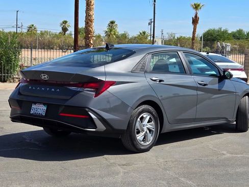 Used 2026 Hyundai Elantra SE FWD image 23