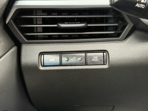 Used 2025 Nissan Altima 2.5 SV FWD image 19