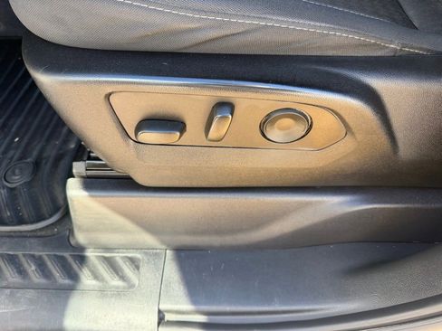 Used 2025 Chevrolet Silverado 2500 Custom w/ Custom Value Package image 22