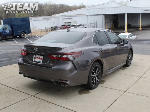 Used 2024 Toyota Camry SE image 4