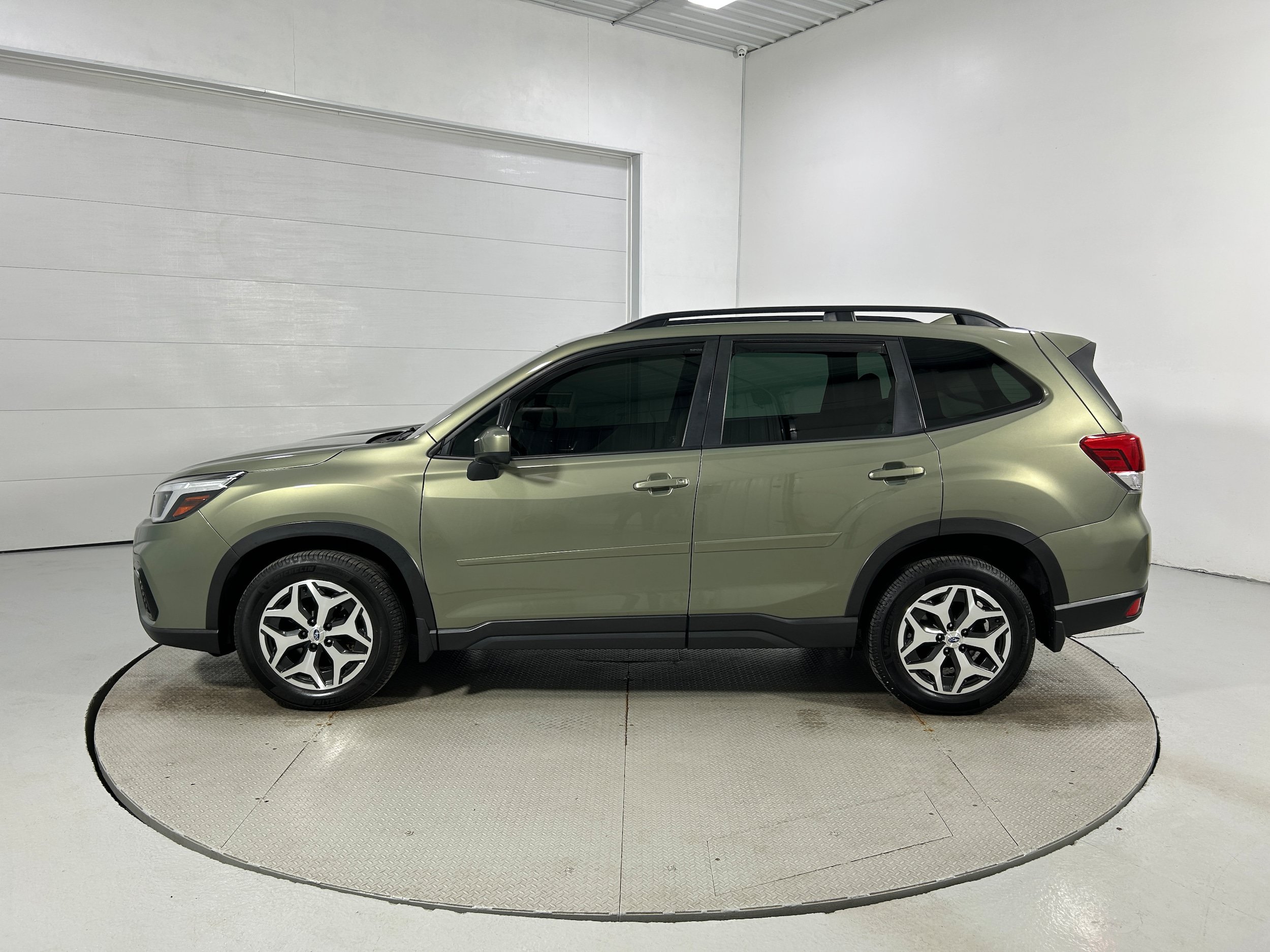 Used 2020 Subaru Forester Premium AWD/4WD image 21