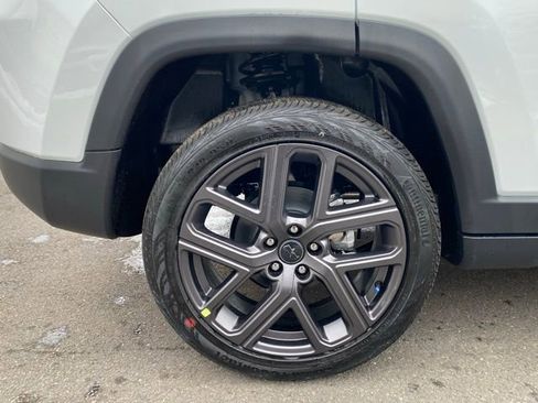 New 2026 Jeep Compass Latitude image 18