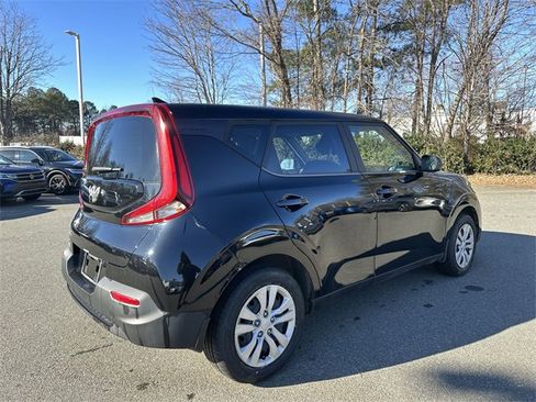 Used 2022 Kia Soul LX image 5
