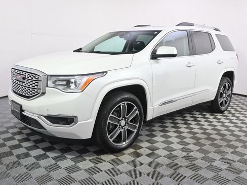 Used 2019 GMC Acadia Denali w/ Technology Package AWD/4WD image 2
