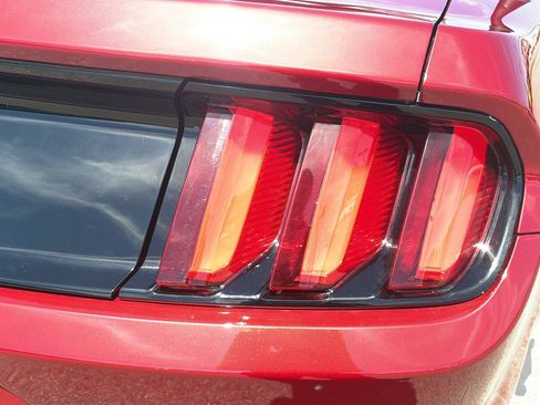 Used 2017 Ford Mustang GT Premium w/ GT Performance Package RWD image 46