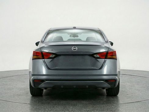 Used 2025 Nissan Altima 2.5 SV FWD image 7