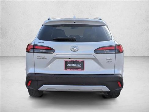 Used 2022 Toyota Corolla Cross XLE image 7