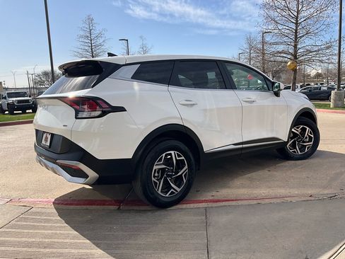 Used 2025 Kia Sportage LX image 6