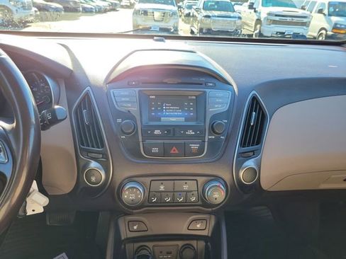 Used 2015 Hyundai Tucson SE image 11