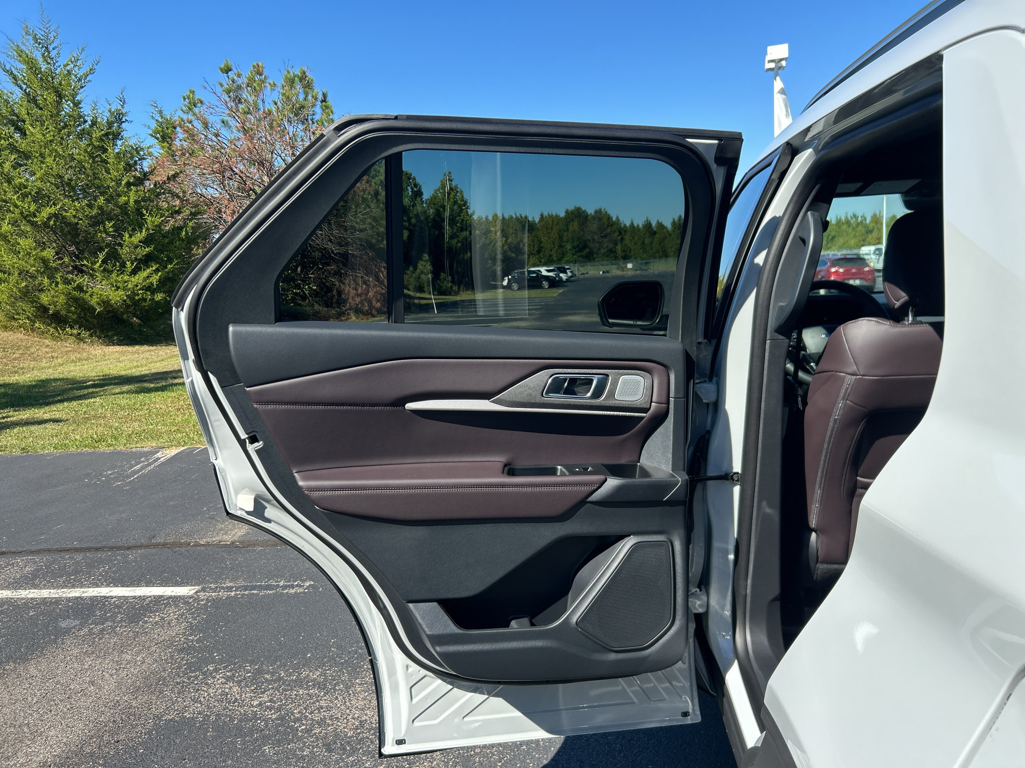 New 2027 Ford Explorer Platinum RWD image 20