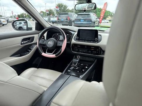 Used 2021 Nissan Rogue SV w/ Premium Package FWD image 18