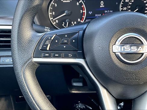 Used 2024 Nissan Altima 2.5 SV FWD image 23