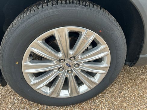 Used 2022 Ford Explorer Limited w/ Equipment Group 301A RWD image 10