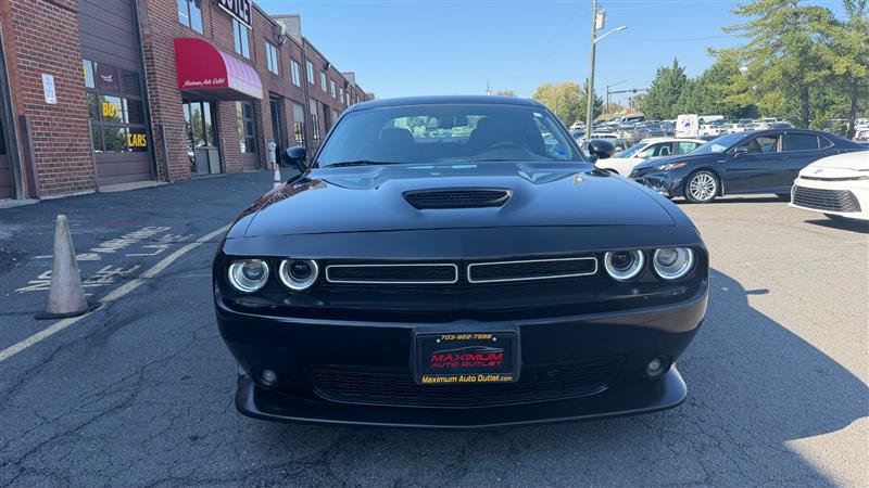 Used 2019 Dodge Challenger GT w/ Blacktop Package RWD image 2