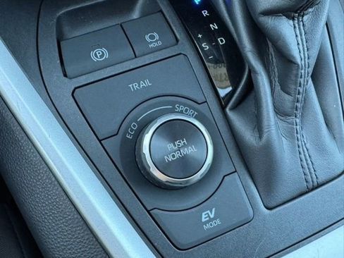 Certified 2025 Toyota RAV4 XLE AWD/4WD image 15