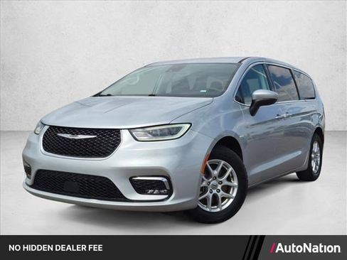 Used 2023 Chrysler Pacifica Touring-L FWD image 1