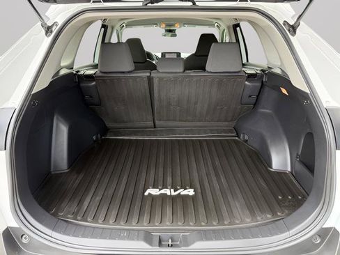 Used 2021 Toyota RAV4 XLE image 32
