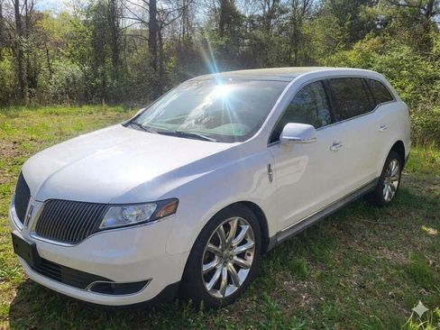 Used 2011 Lincoln MKT 2WD w/ 101A Rapid Spec Order Code image 1