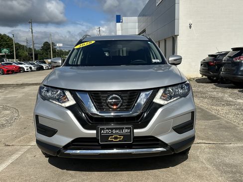 Used 2020 Nissan Rogue SV FWD image 2