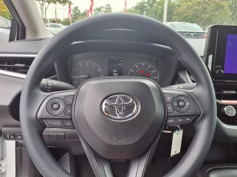Used 2025 Toyota Corolla LE image 22