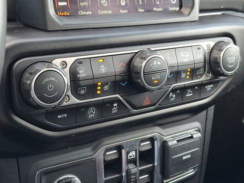 Certified 2021 Jeep Gladiator Overland AWD/4WD image 17