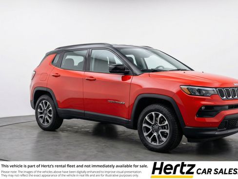 Used 2025 Jeep Compass Trailhawk AWD/4WD image 1