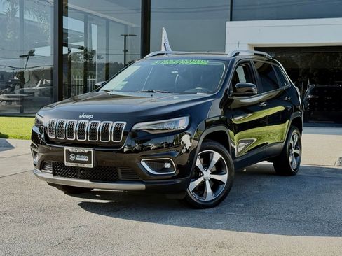 Used 2019 Jeep Cherokee Limited w/ Technology Group FWD image 2