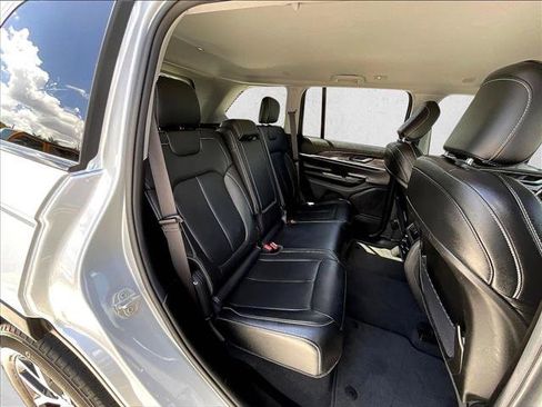 Used 2023 Jeep Grand Cherokee Limited RWD image 28